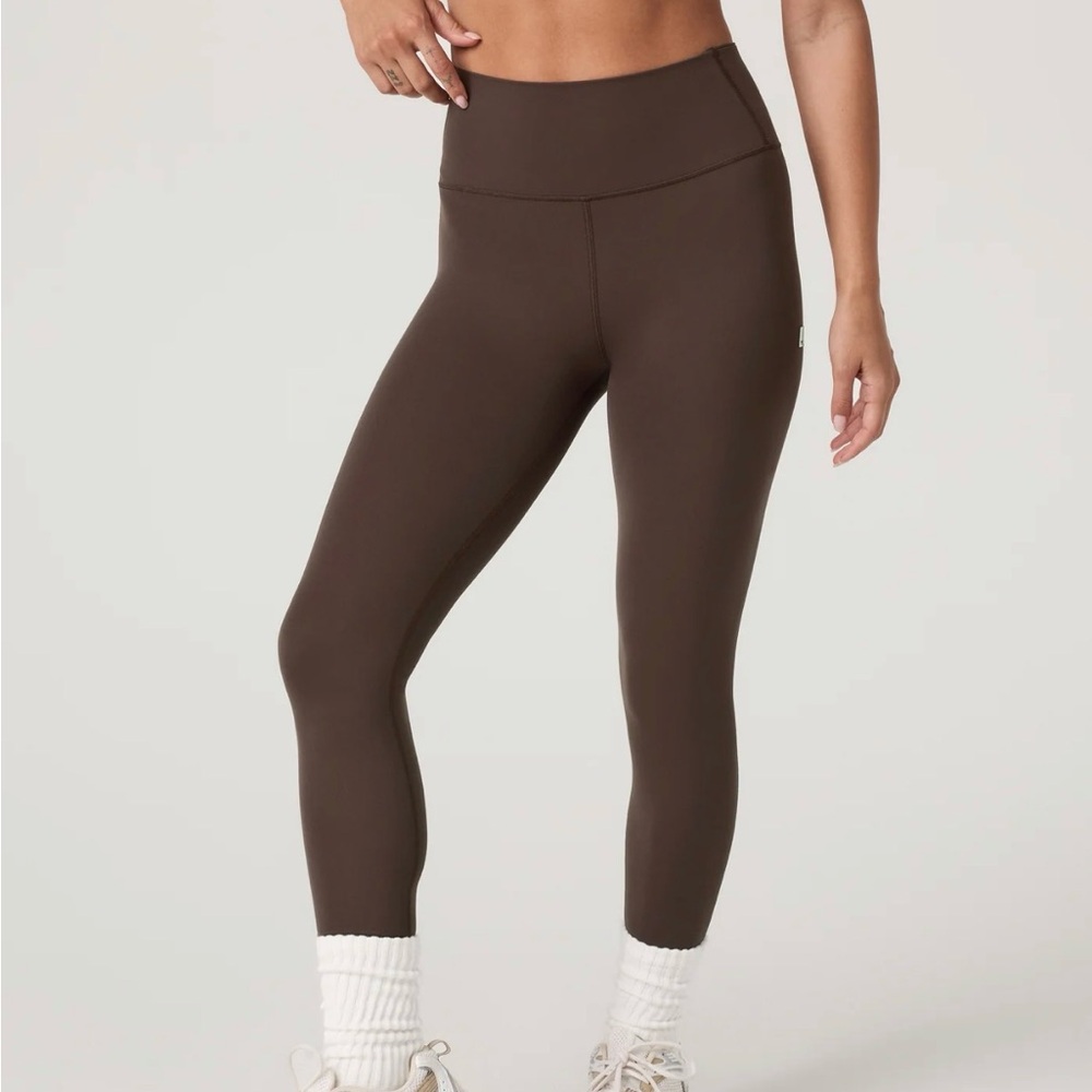 Vuori High-Waist Leggings in Dark Brown